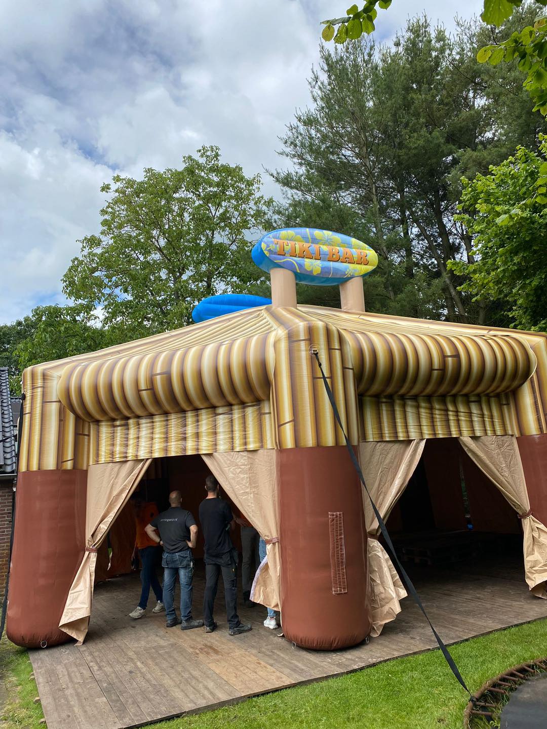 opblaas beachbar tent